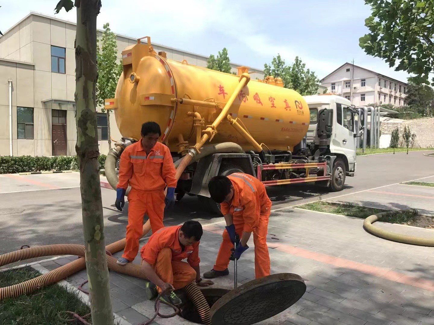 凤凰化粪池清理与5-8吨吸粪车施工效率分析